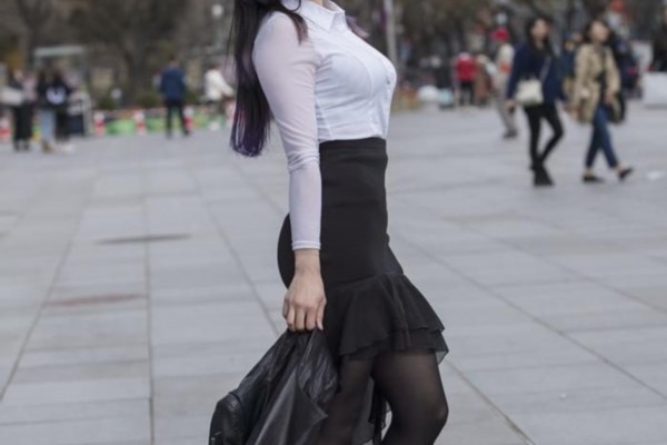 Yao, where are you? Even sweet eyebrows a wrinkly some not white YuYao how can suddenly ask these questions?